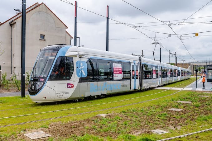 DÉMARRAGE DE LA MARCHE À BLANC DU TRAM-TRAIN T12 : DERNIÈRE ÉTAPE AVANT L'INAUGURATION DU 9 DÉCEMBRE